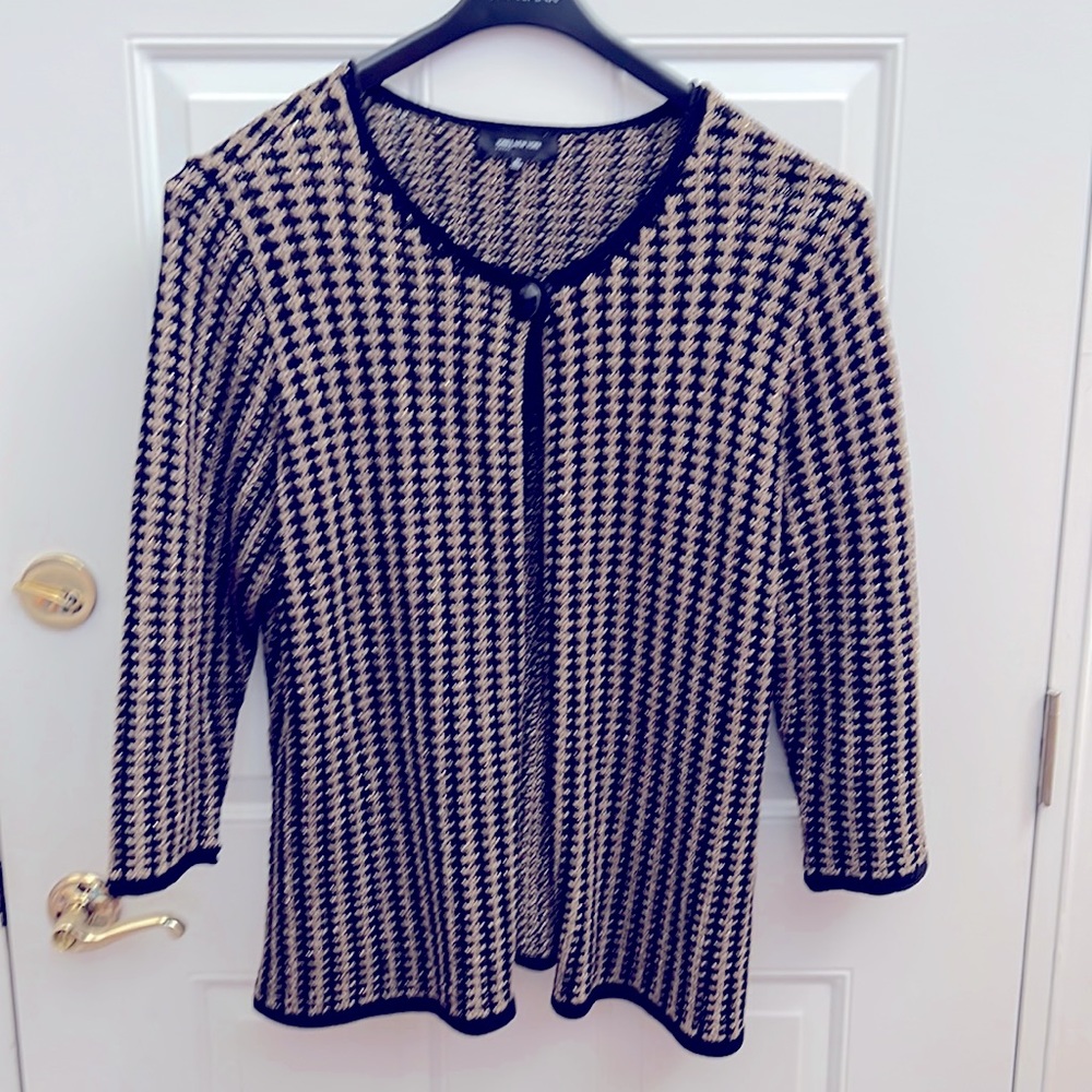 Jones New York Women’s Gold and Black Cardigan. 2X